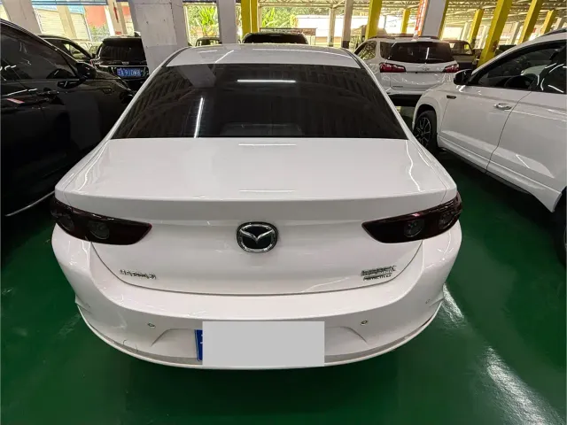 Mazda Axela — Фото автомобиля 3