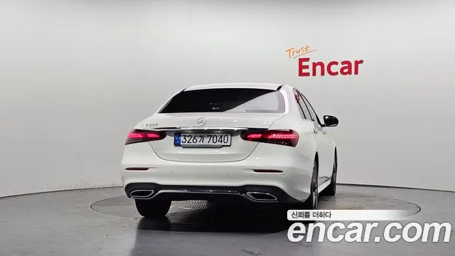Mercedes-Benz E-Class — Фото автомобиля 4