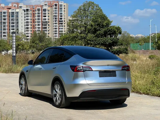 Tesla Model Y — Фото автомобиля 4