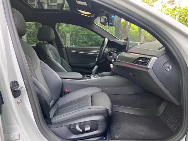 BMW 5 Series — Фото автомобиля 11