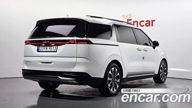 Kia Carnival — Фото автомобиля 2