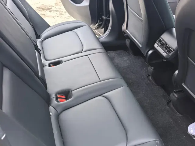 Tesla Model Y — Фото автомобиля 11