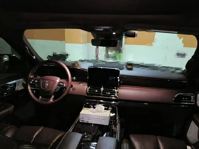Lincoln Navigator — Фото автомобиля 12