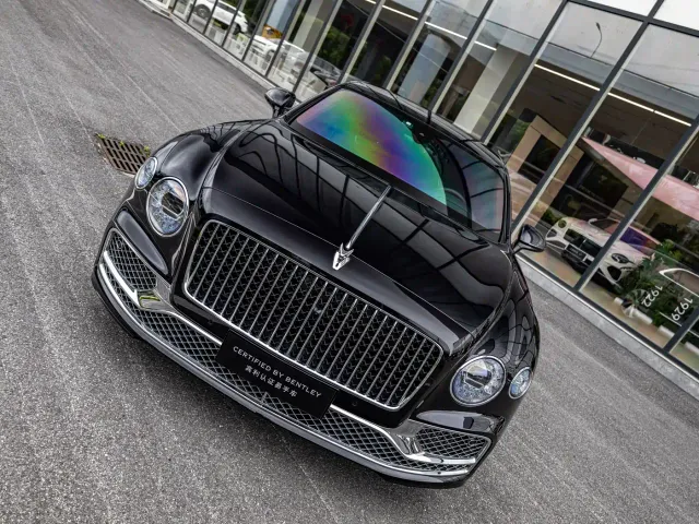 Bentley Flying Spur — Фото автомобиля 4