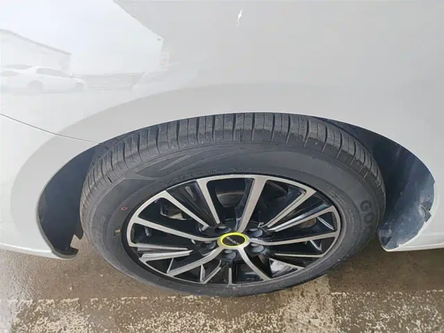 Roewe i5 — Фото автомобиля 22