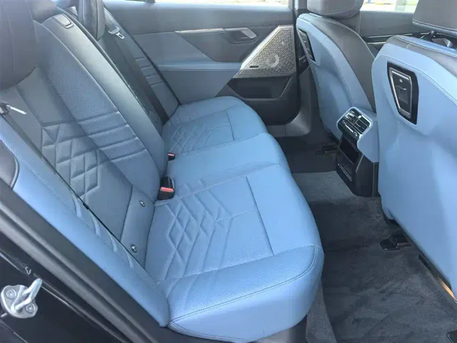BMW 5 Series — Фото автомобиля 17