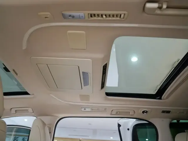 Toyota Vellfire — Фото автомобиля 10
