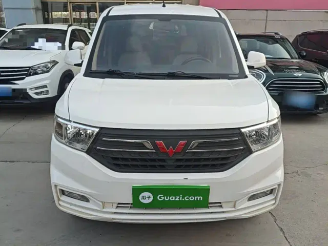 Wuling Hongguang V — Фото автомобиля 2