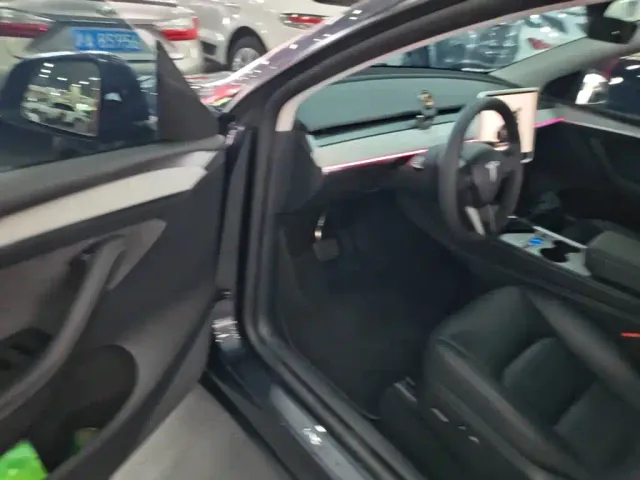 Tesla Model Y — Фото автомобиля 15