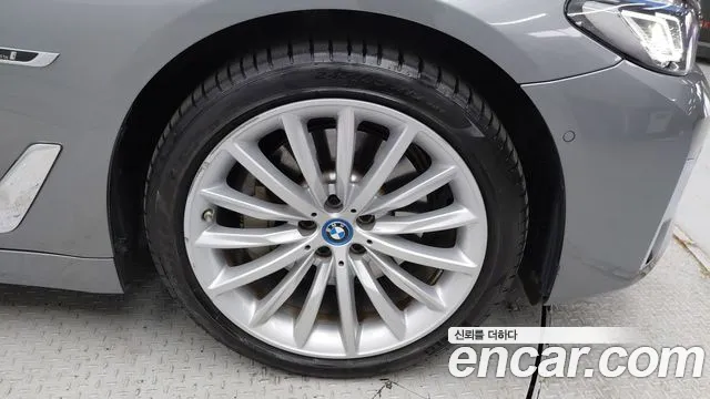 BMW 5 Series G30 — Фото автомобиля 5