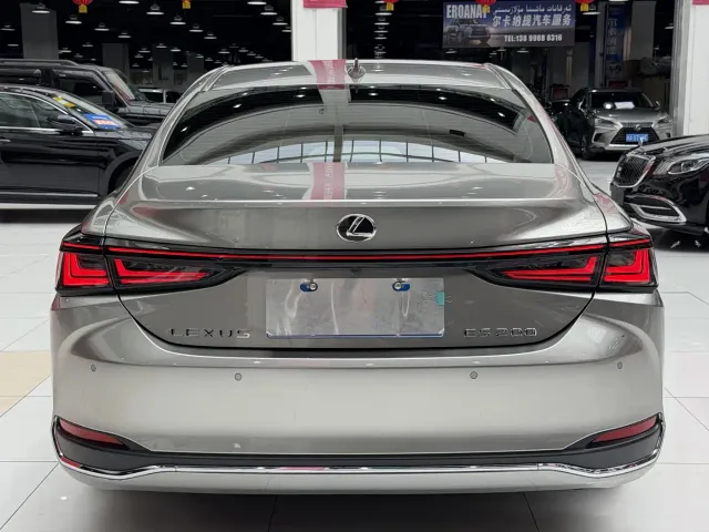 Lexus ES — Фото автомобиля 21