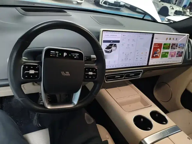 Li Auto L7 — Фото автомобиля 9