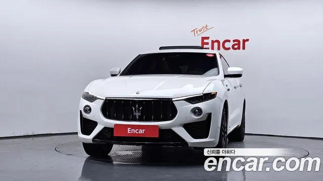 Maserati Levante — Фото автомобиля 3