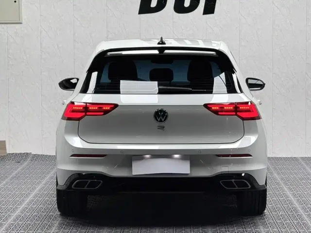 Volkswagen Golf — Фото автомобиля 11