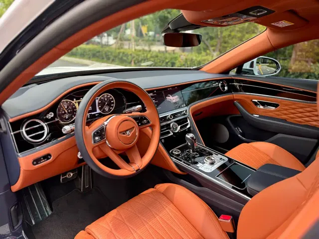 Bentley Flying Spur — Фото автомобиля 4