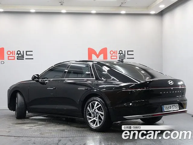Hyundai Grandeur Grandeur (GN7) 2.5 Бензин 2WD — Фото автомобиля 3