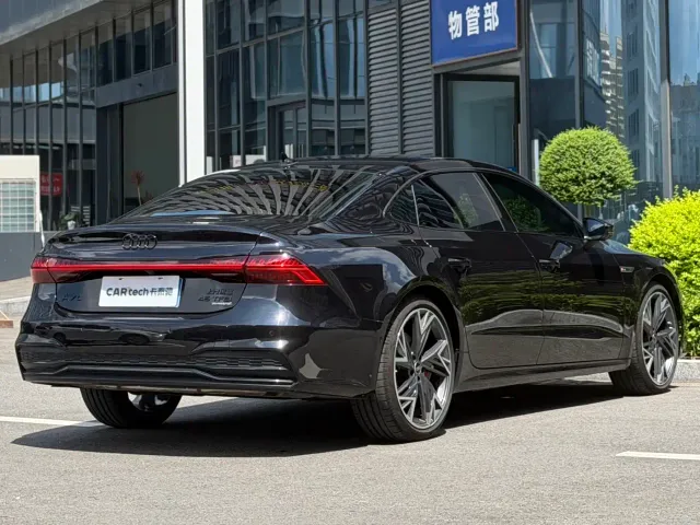 Audi A7L — Фото автомобиля 3