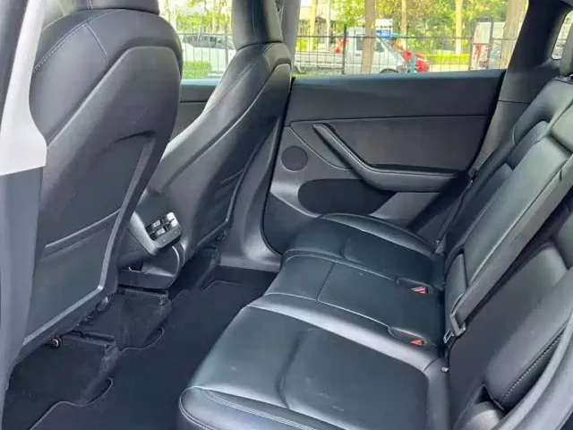 Tesla Model Y — Фото автомобиля 8