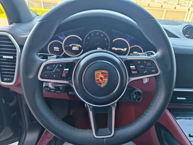 Porsche Cayenne — Фото автомобиля 12