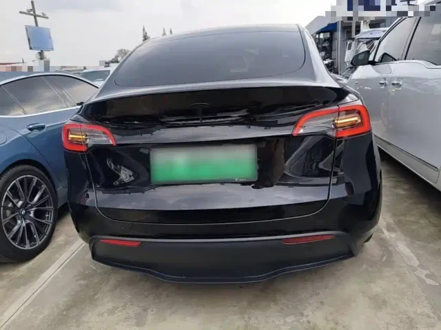 Tesla Model Y — Фото автомобиля 5