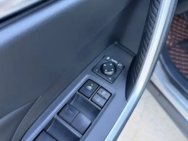 Toyota RAV4 — Фото автомобиля 10