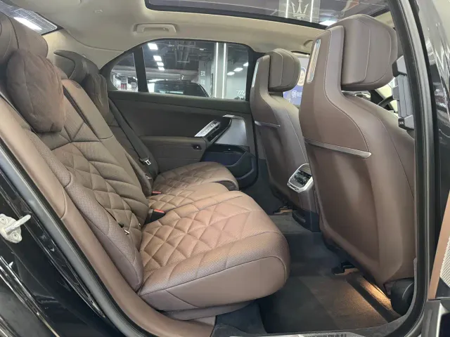 BMW 7 Series — Фото автомобиля 10