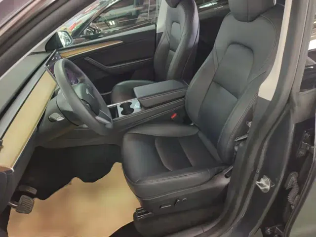 Tesla Model Y — Фото автомобиля 14