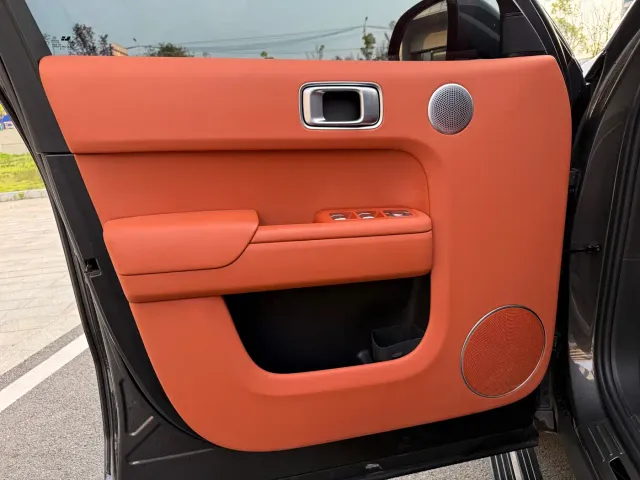 Li Auto L8 — Фото автомобиля 8