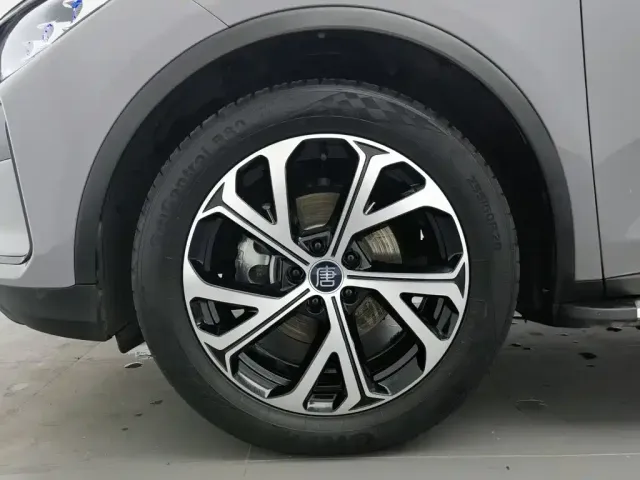 BYD Tang — Фото автомобиля 17
