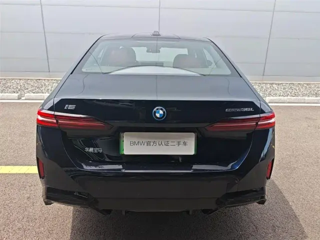 BMW i5 — Фото автомобиля 3