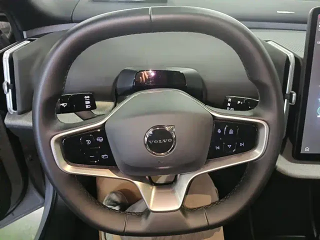 Volvo EX30 — Фото автомобиля 10