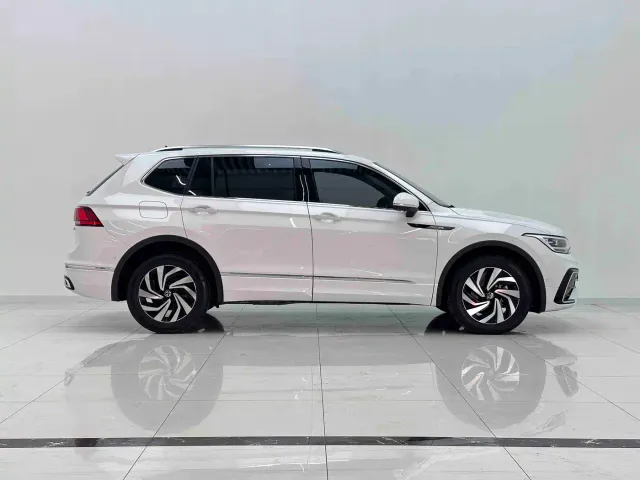 Volkswagen Tiguan L — Фото автомобиля 8