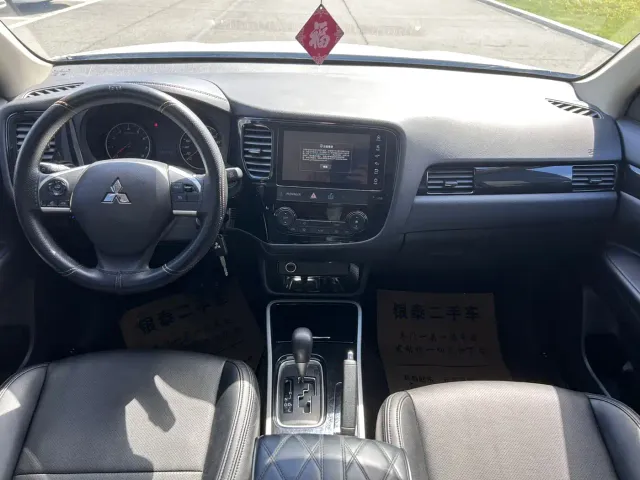 Mitsubishi Outlander — Фото автомобиля 4