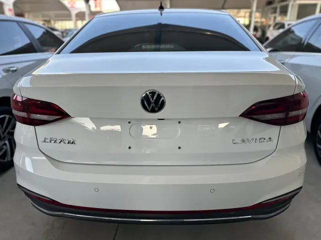 Volkswagen Lavida — Фото автомобиля 16