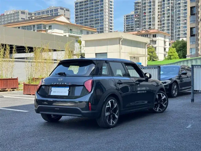 MINI Hatch — Фото автомобиля 5