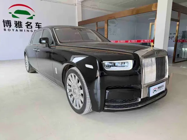 Rolls-Royce Phantom — Фото автомобиля 2