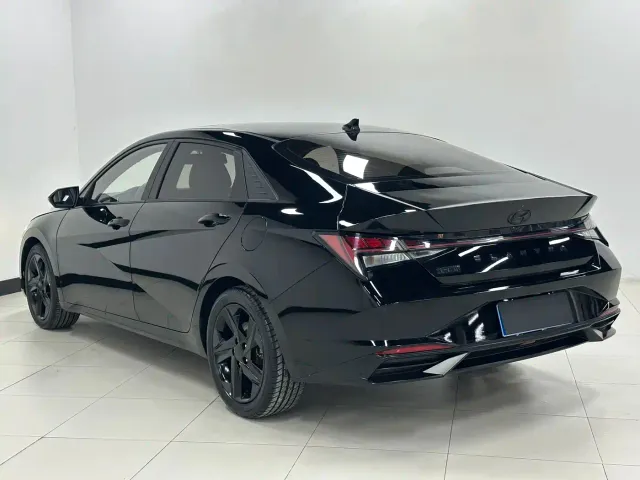 Hyundai Elantra — Фото автомобиля 6