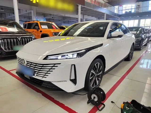 Фотография автомобиля — Changan Eado