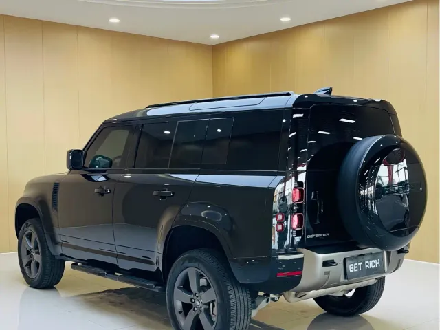 Land Rover Defender — Фото автомобиля 7