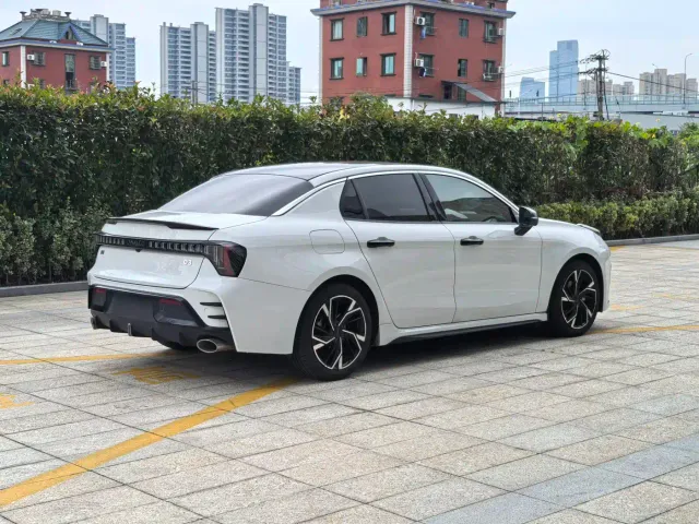 Lynk & Co 03 — Фото автомобиля 11
