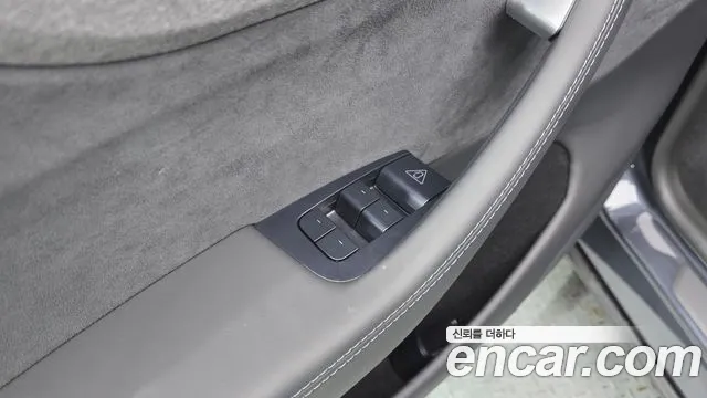 Tesla Model Y — Фото автомобиля 27