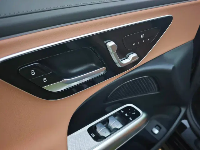 Mercedes-Benz E-Class — Фото автомобиля 17