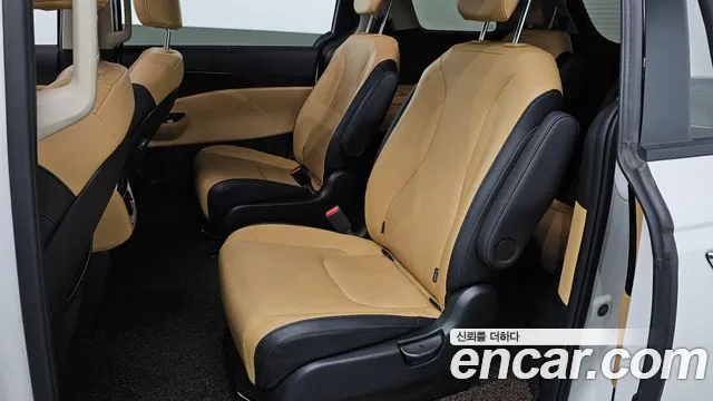 Kia Carnival Generation 4 — Фото автомобиля 11