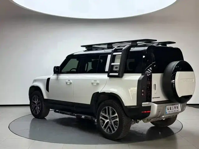 Land Rover Defender — Фото автомобиля 6