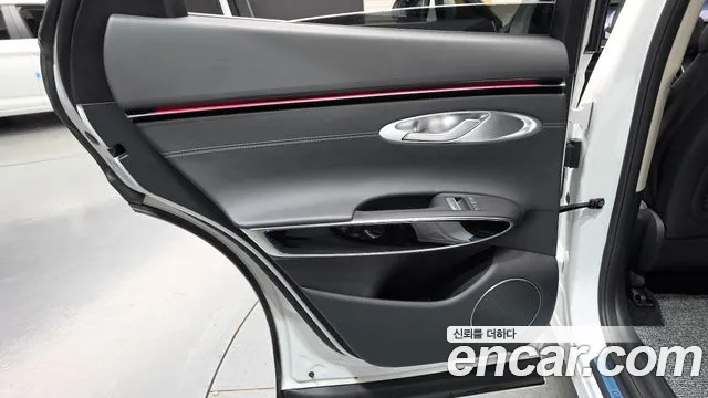 Genesis GV70 — Фото автомобиля 14
