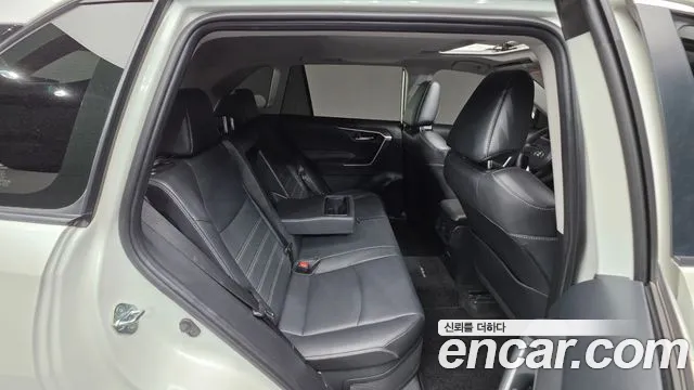 Toyota RAV4 Generation 5 — Фото автомобиля 18