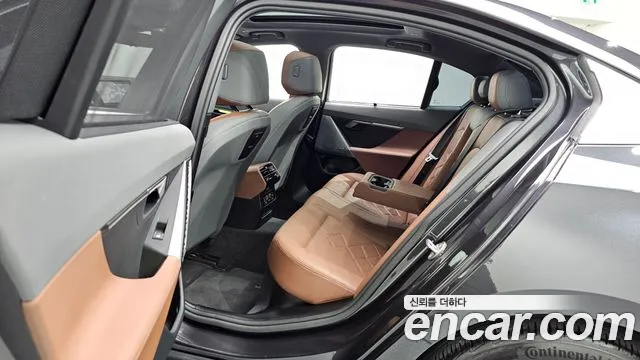 BMW 5-Series 5 серия (G60) — Фото автомобиля 17