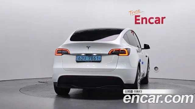 Tesla Model Y — Фото автомобиля 3