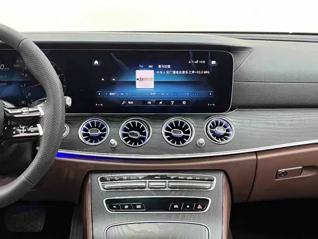 Mercedes-Benz E-Class — Фото автомобиля 20