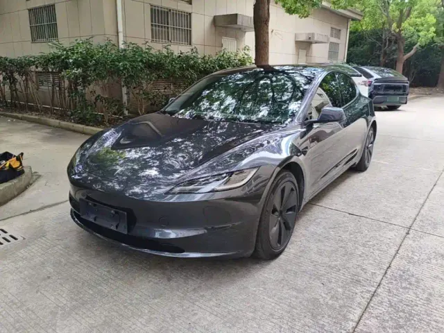 Фотография автомобиля — Tesla Model 3